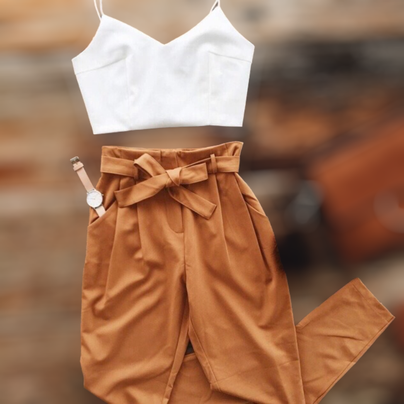 Two-pieces camisole casual set.